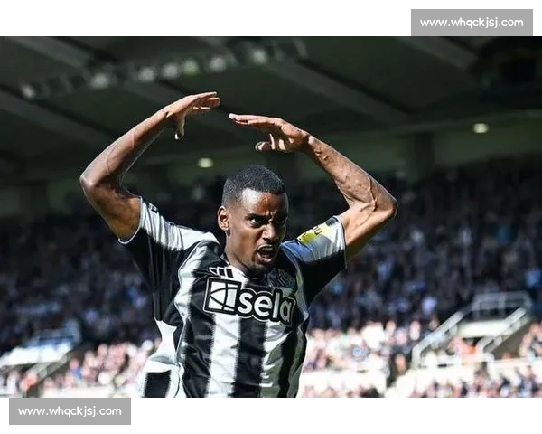 伊萨克返纽卡面谈关键！利物浦 20 万周薪合同曝光，埃迪 - 豪：他是不可替代的顶级前锋